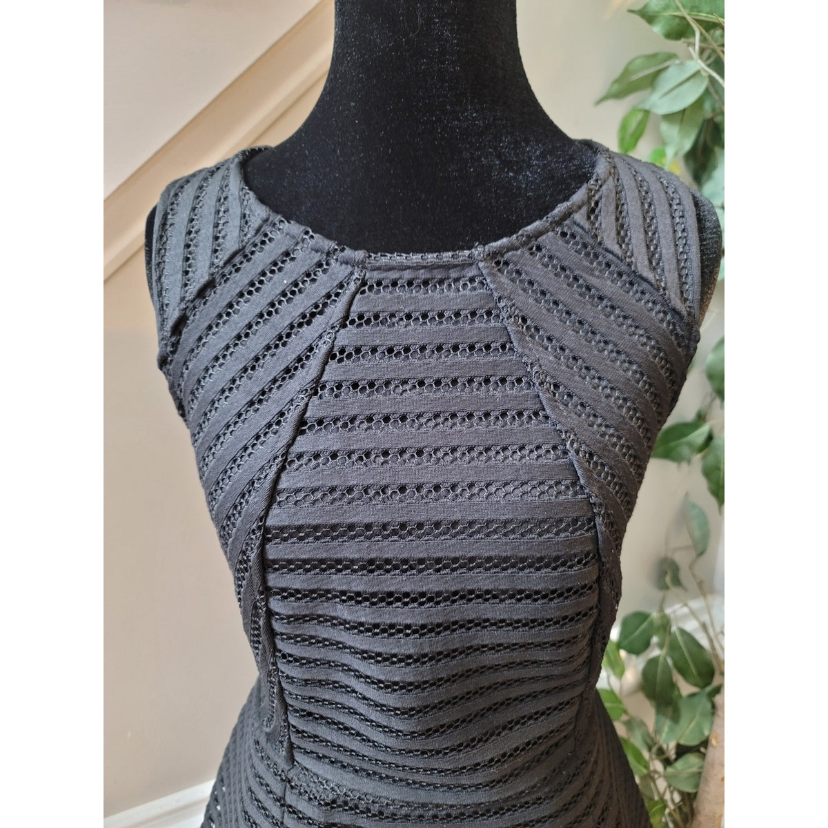 Mossimo Fit and Flare Dress Women Size Medium Black Textured Sleeveless Party