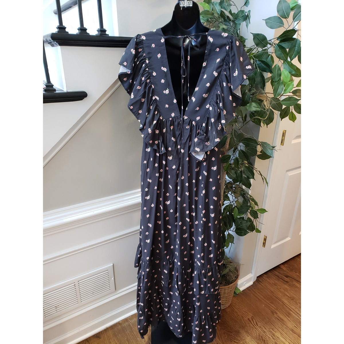 Forever 21 Long Maxi Dress Women's S Black Floral Butterfly Sleeve Plunge V Neck