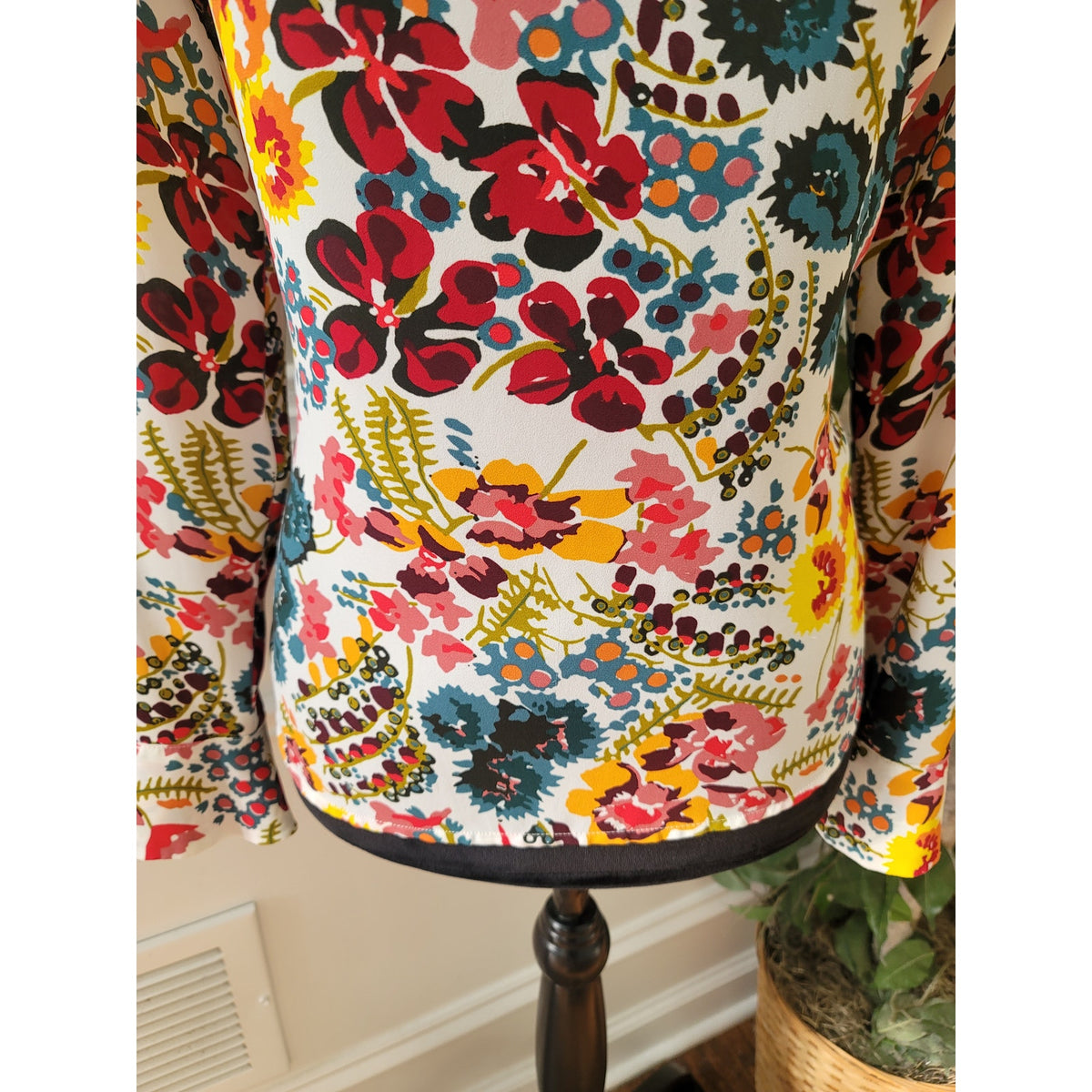 Loft Blouse SP Multi Floral Ruffle Detail Crew Curved Hem Long Sleeve Pullover