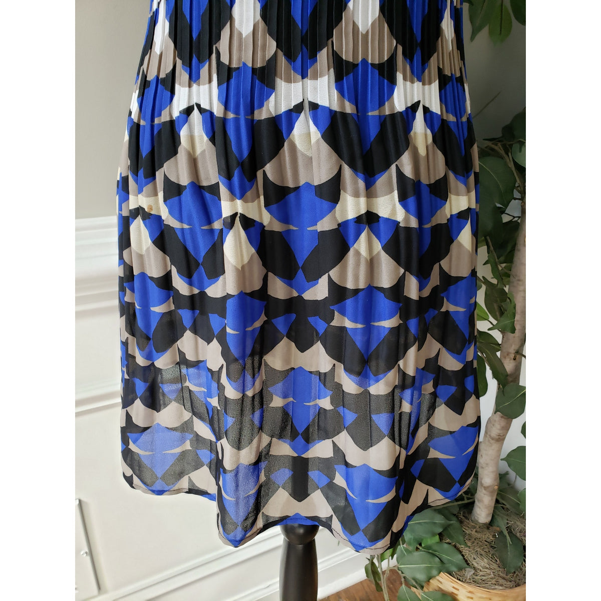 Alfani Knee Length Dress Women's Small Multi Geometric Beaded Sleeveless V Neck