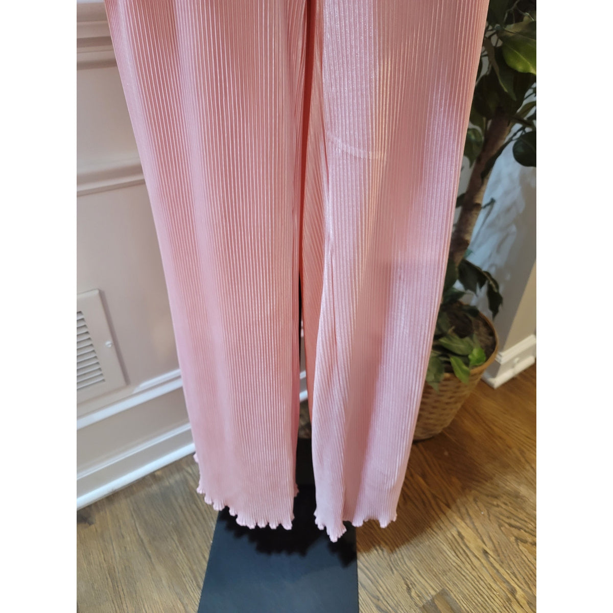 Lounge Set Women's SZ XL Pink Pleated Button Up Front Drop Shoulder Lettuce Hem