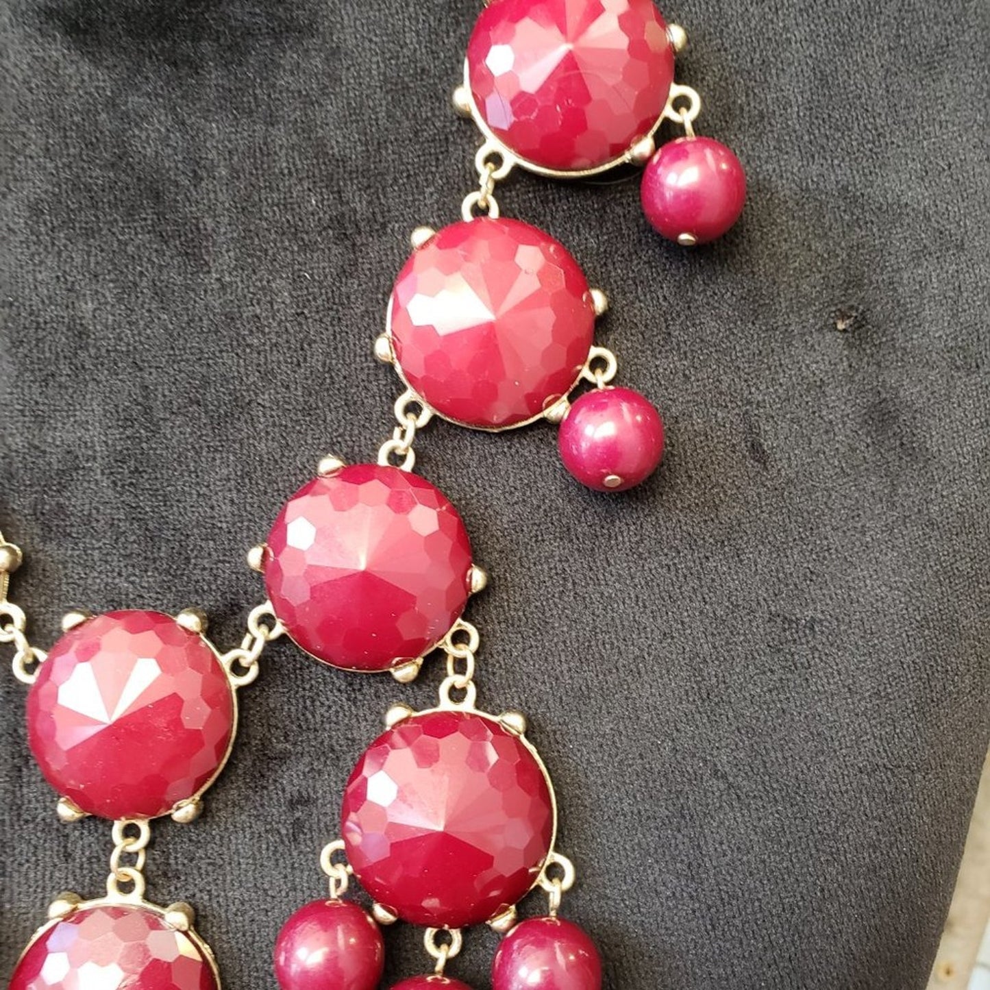 ILY Couture Women Red Bubble & Bead Collar Statement Necklace with Lobster Clasp
