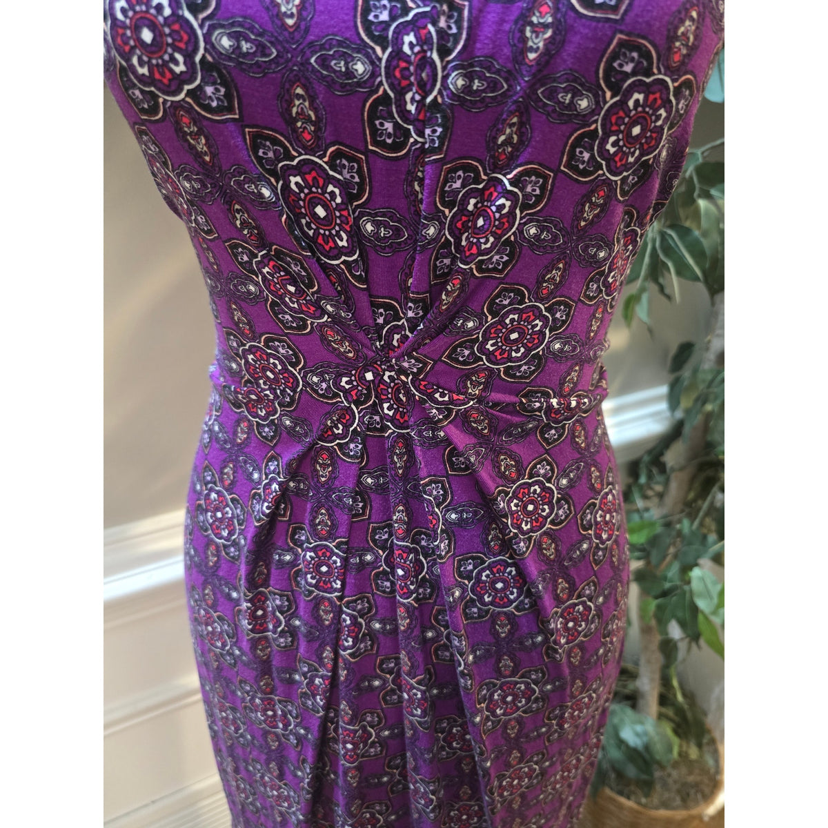 Dana Buchman Sheath Dress Women's Medium Purple Medallion Twist Front V Neck