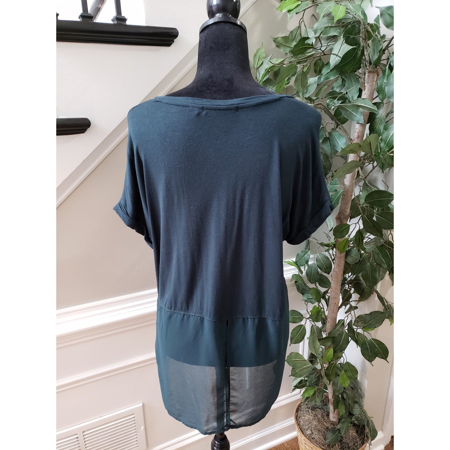 Black Tap Top Blouse Women's Size Medium Black Solid Casual Short Sleeve V-Neck