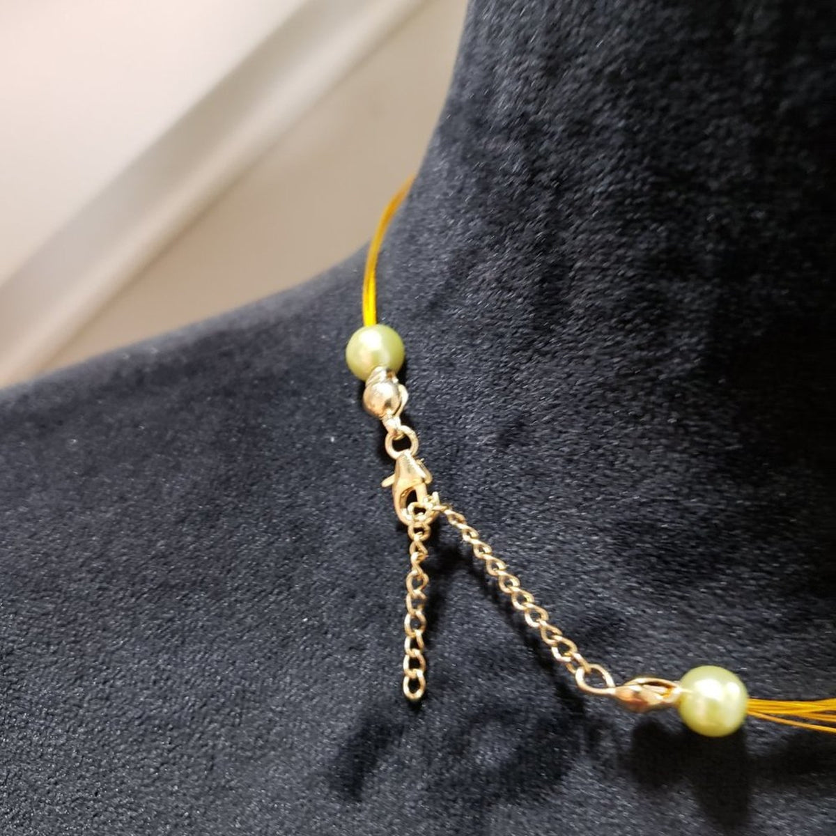 Women Fashion White Freshwater Pearls Beaded Collar Necklace with Lobster Clasp