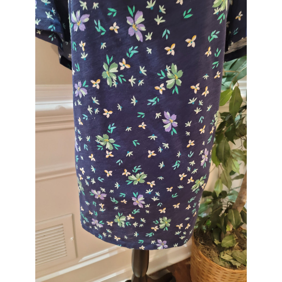 St. John's Bay Blouse Top Women 1X Navy Floral Pleated Scoop Neck Flutter Sleeve