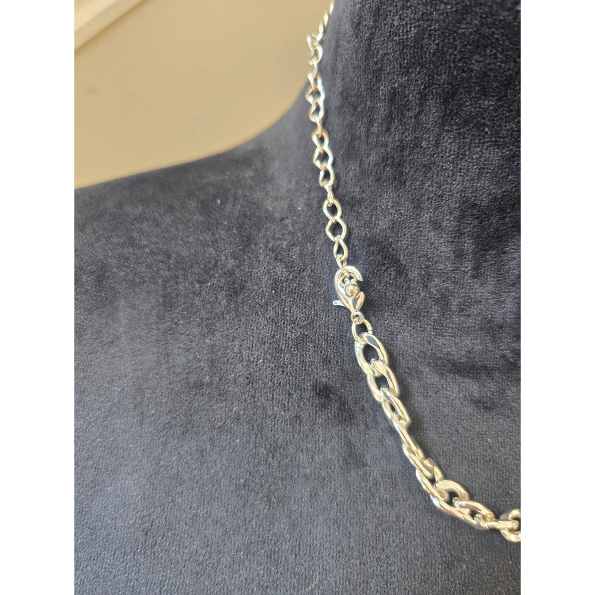 Silver Tone Medallion Pendant Necklace Filigree Round Statement Jewelry