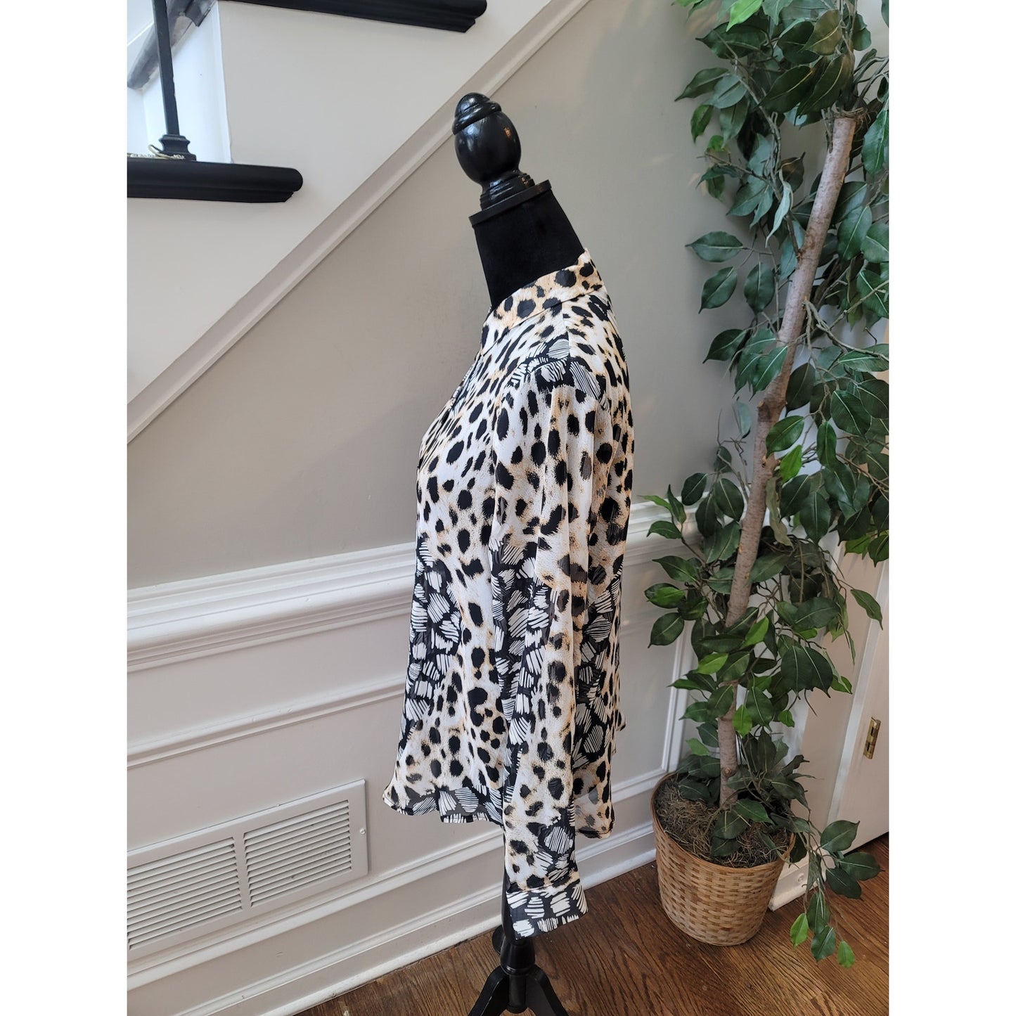 ASOS DESIGN Blouse Women's Size 8 Black Beige Animal Print Long Sleeves Shirt