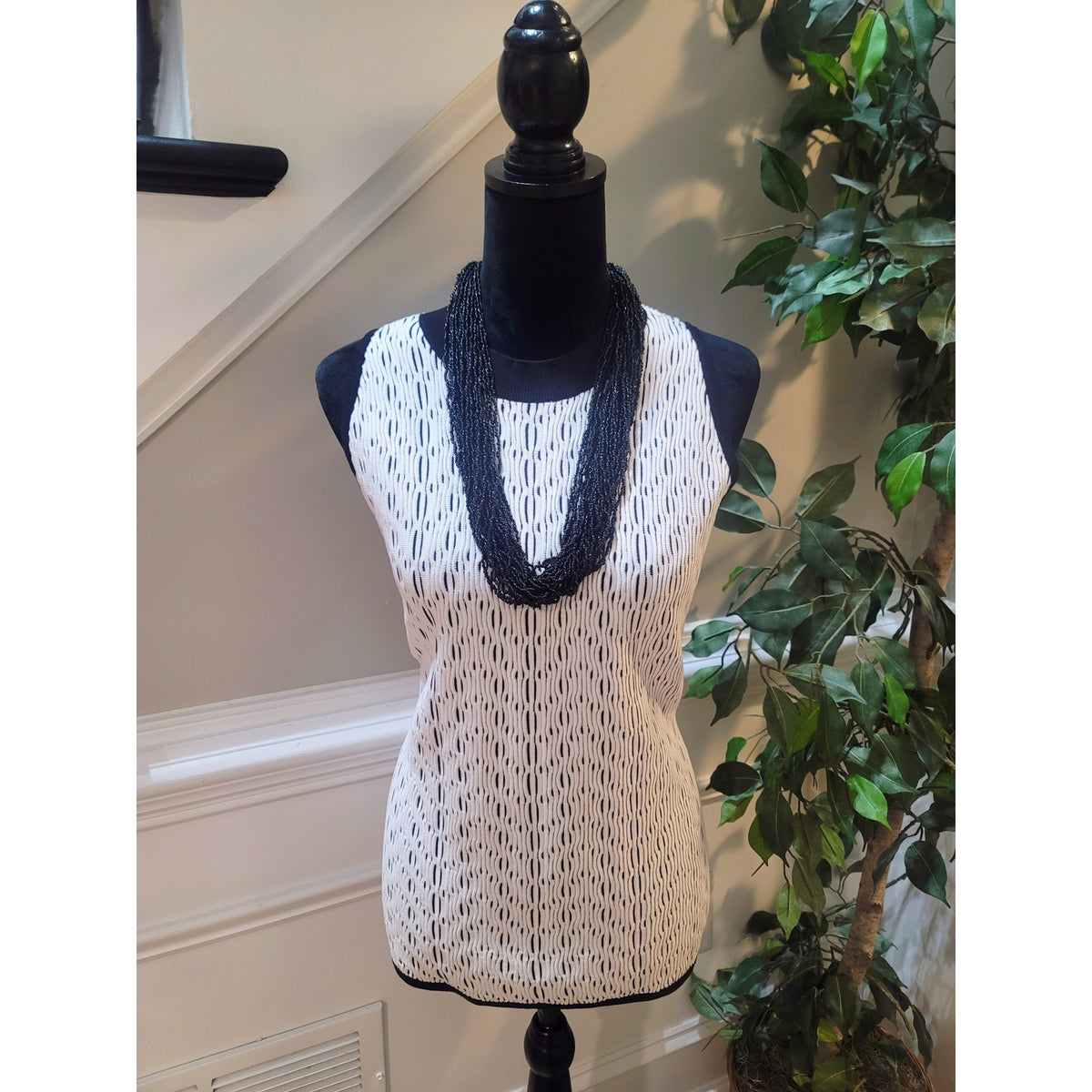 WHBM Sweater Tank Women's SZ XL White/Black Geometric Crew Neck Back Zipper