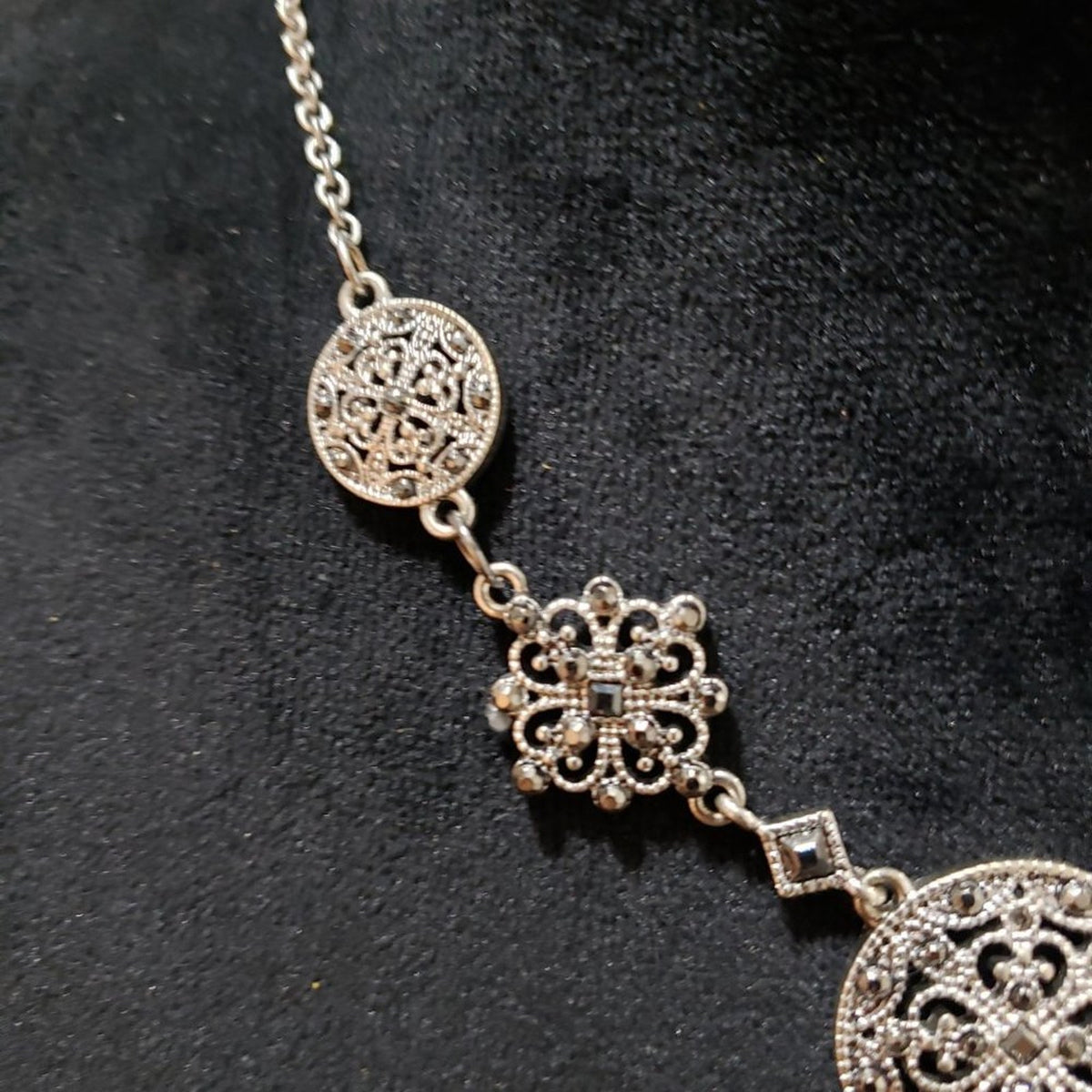 Womens Fashion Silver Coin Pendant Decorative Collar Necklace with Lobster Clasp