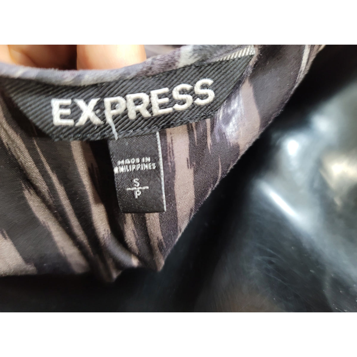 Express Dress Women S-P Black White Printed V Neck Short Sleeve Casual