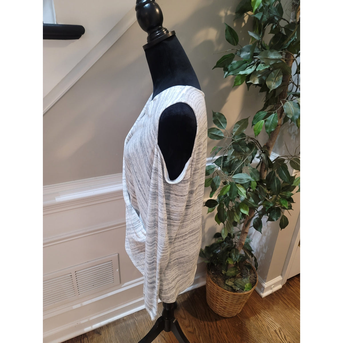 White House Black Market Wrap Sweater Womens Large White Space-Dye Cold Shoulder
