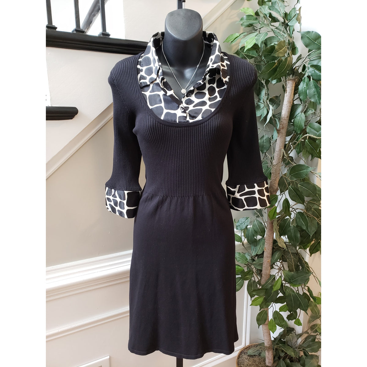 INC Women's Dress Size M Black Knit Contrast Collar Cuff Giraffe Print