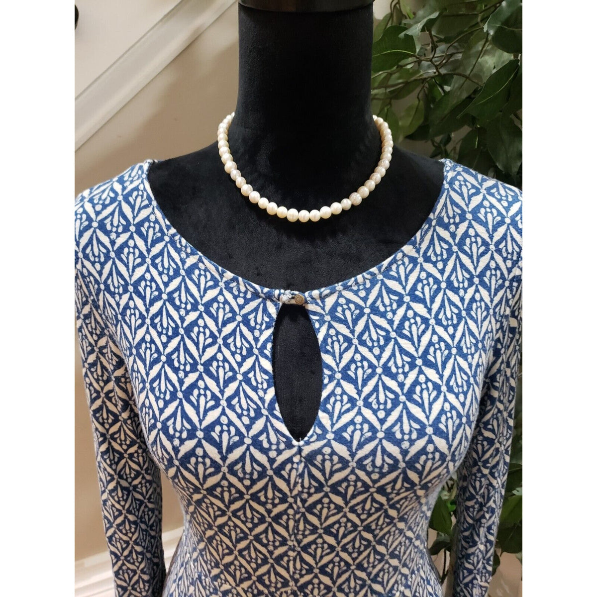Xhilaration Women's Blue & White Rayon V-Neck Long Sleeve Knee Length Dress M