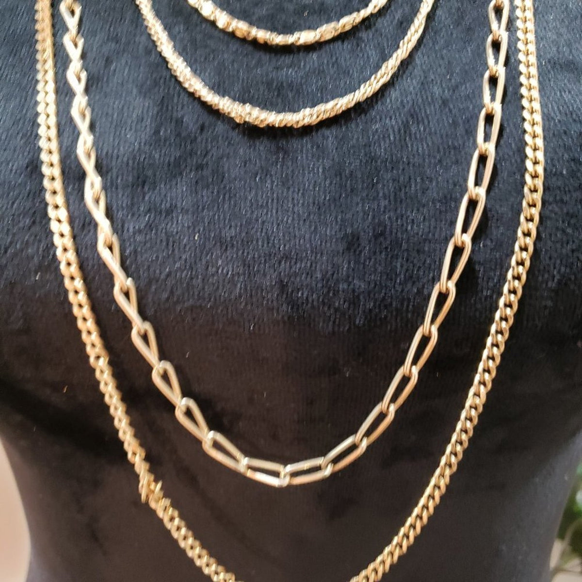 Women Fashion Gold Tone Wheat Chain Round Locket Pendant Collar Necklace Jewelry