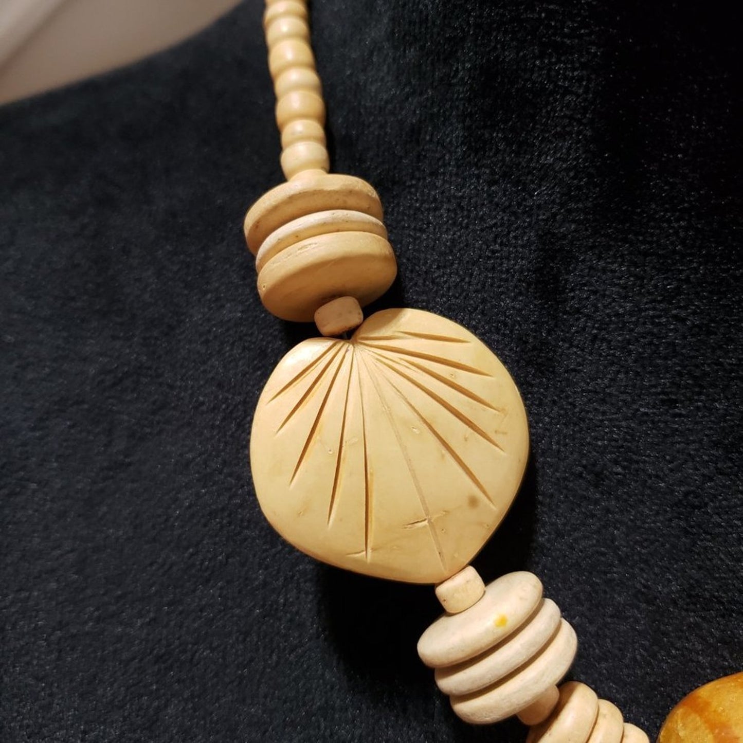 Womens Fashion Carved Wooden Leaf Chunky Beaded Necklace with Magnetic Clasp