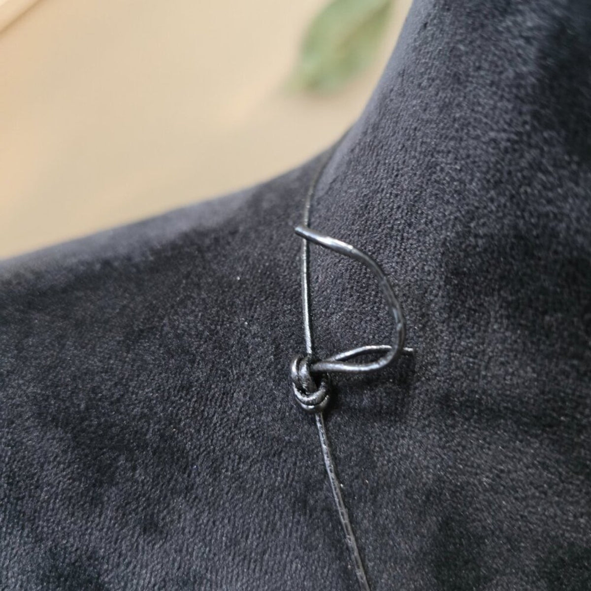 Womens Fashion Silver Tone Round Leather Cord Pendant Necklace Jewelry