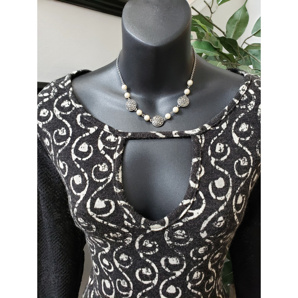 Aryeh Knee Length Dress Womens Small Black White Geometric Keyhole Round Neck