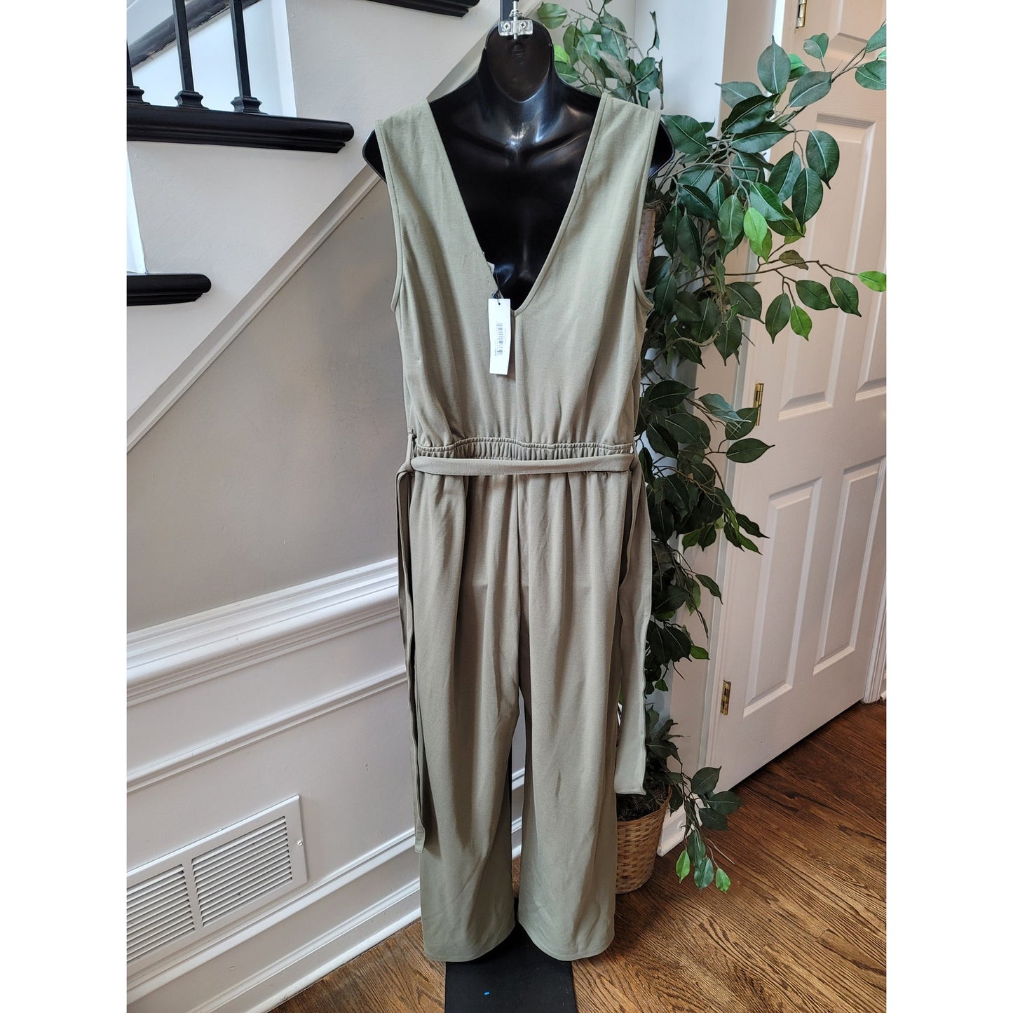 Caralyn Mirand The Drop Jumpsuit Women Large Green Wide Leg Belted V Neck Outfit