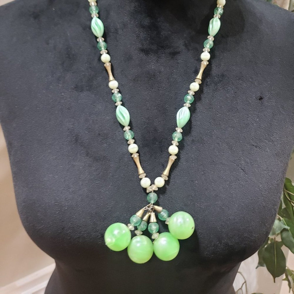Womens Fashion Long Green Gemstone Faux Pearl Beaded Necklace with Lobster Clasp
