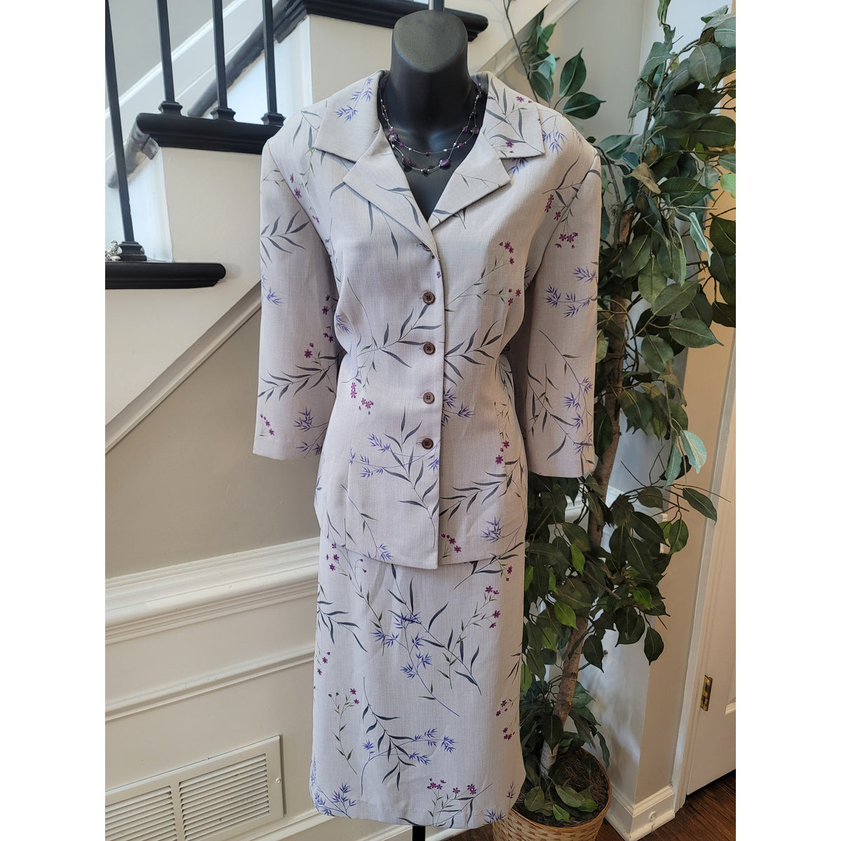 Danny & Nicole Skirt Suit Womens SZ 18 Beige Floral 3/4 Sleeves Blazer Side Slit