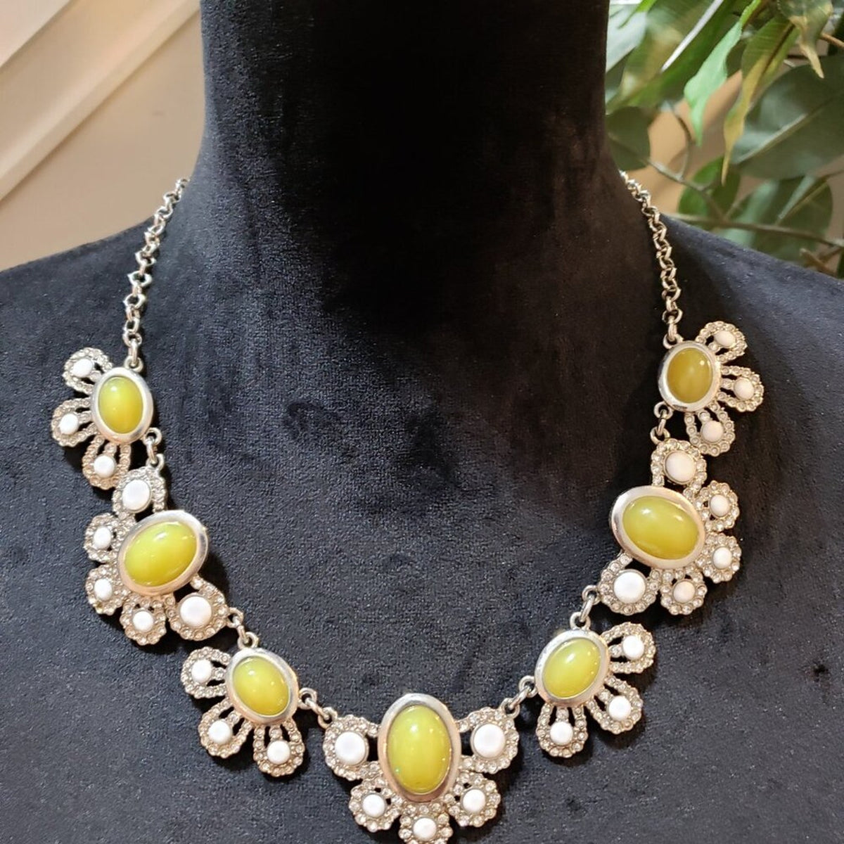 Womens Fashion Yellow Mona Lisa Stone and Beads Necklace with Lobster Clasp