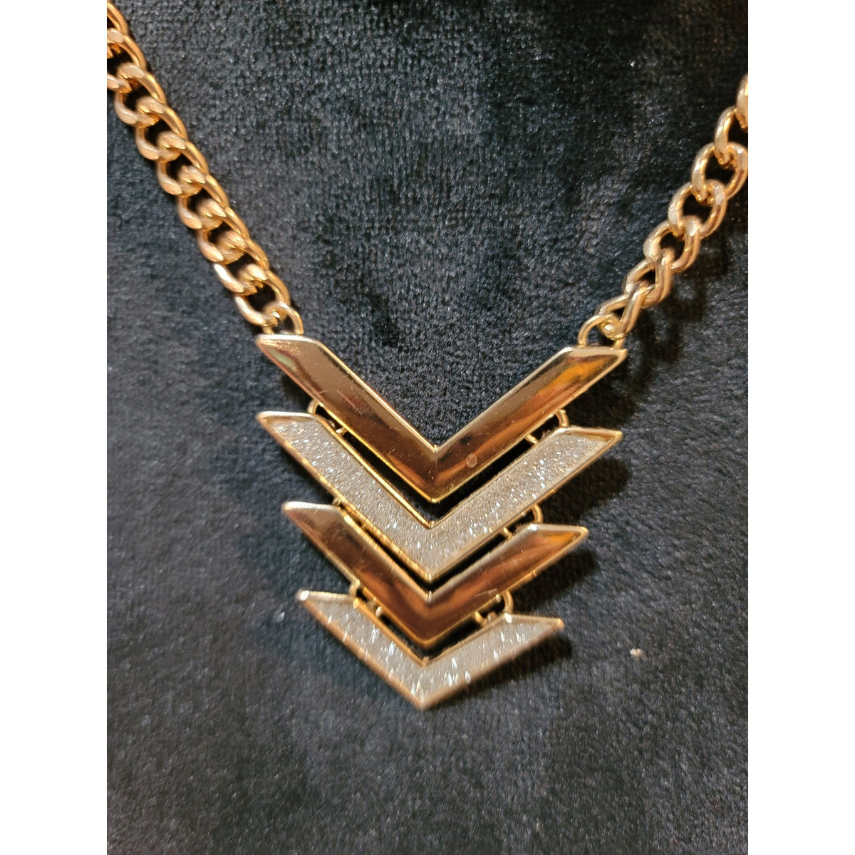 XOXO Women's Elegant Gold Chain Necklace with XOXO Charm Stylish Fashion Jewelry