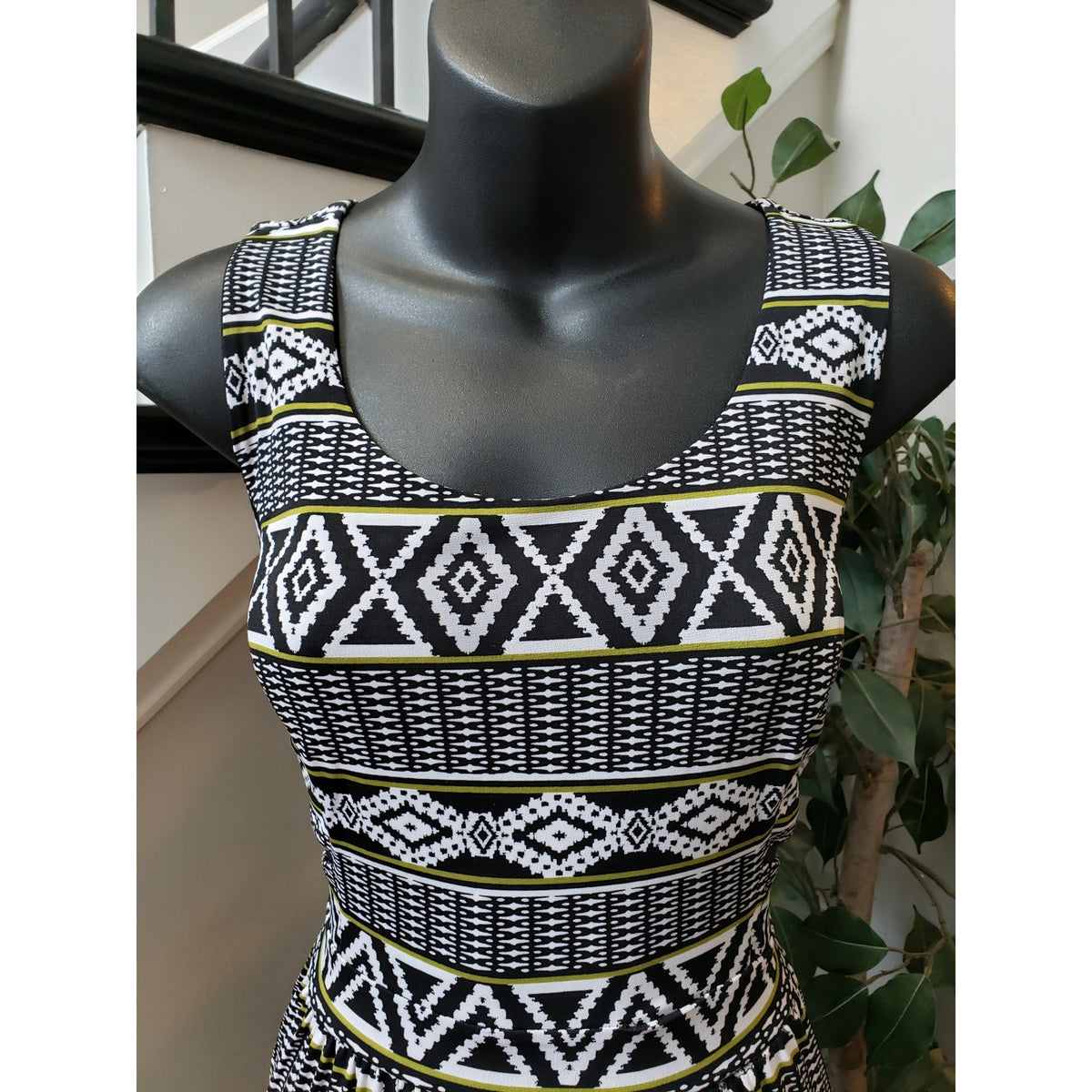 En Focus Studio Long Maxi Dress Women's Size 6 Black White Geo Print Sleeveless