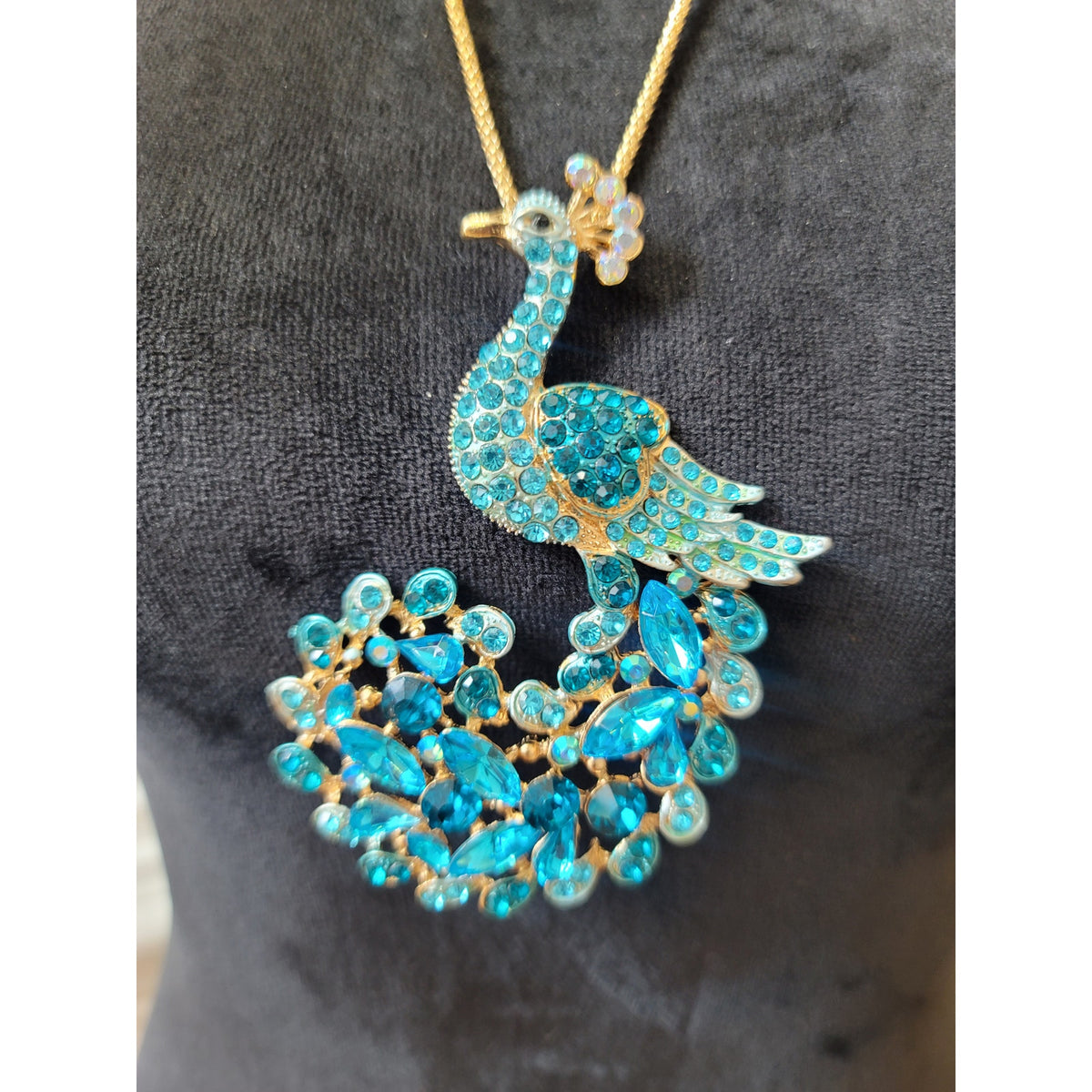 Betsey Johnson Elegant Peacock Pendant Necklace Blue Crystals And Lobster Clasp