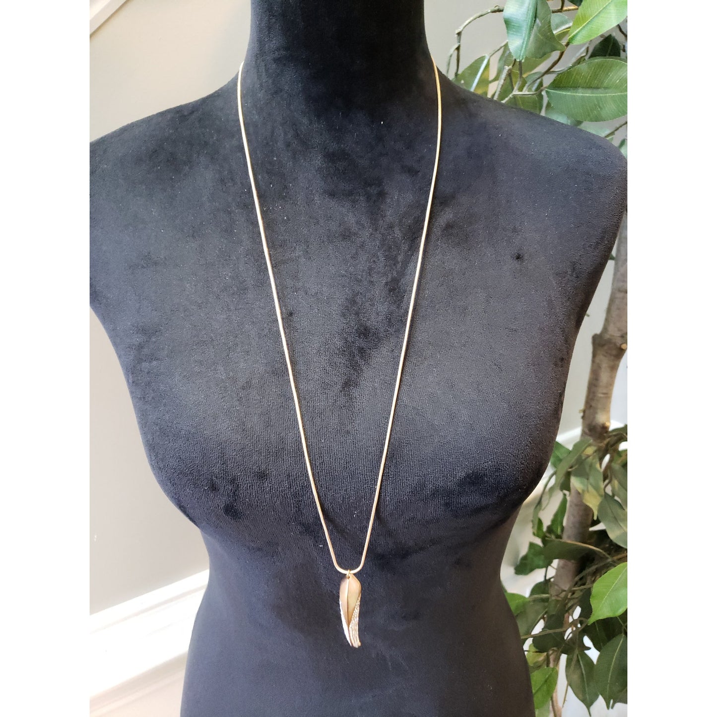 Women's Vince Camuto Gold Tone Long Pendant Necklace Elegant Rhinestone Charm