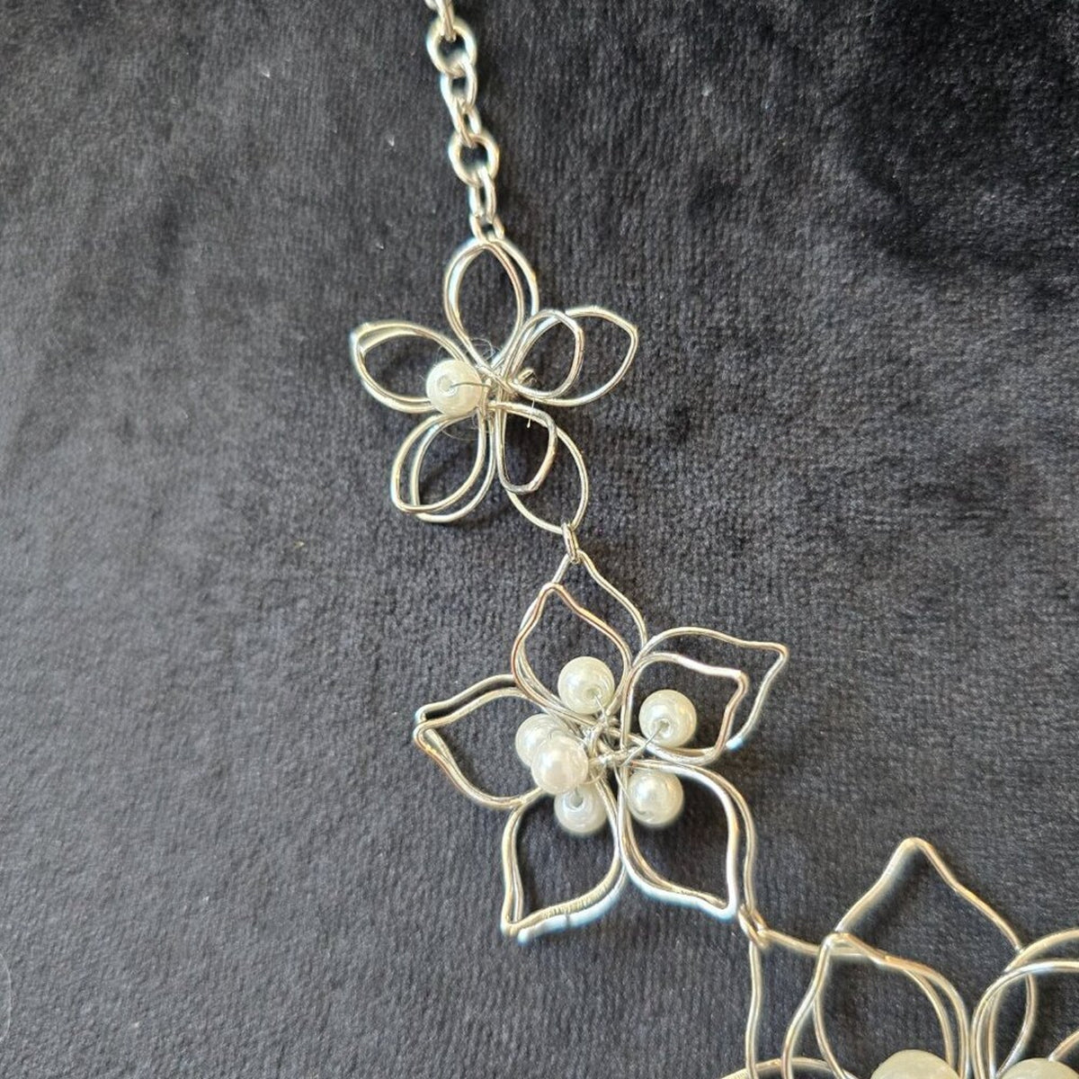 Womens Silver Tone Filigree Flowers Faux Pearl Details Necklace w/ Lobster Clasp