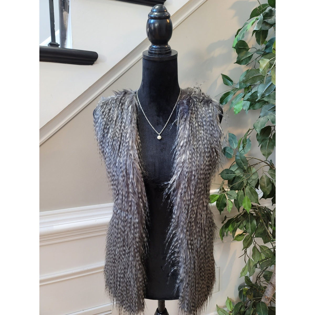 New Directions Faux Fur Vest Women's Large Gray Ribbed Open Front Sleeveless
