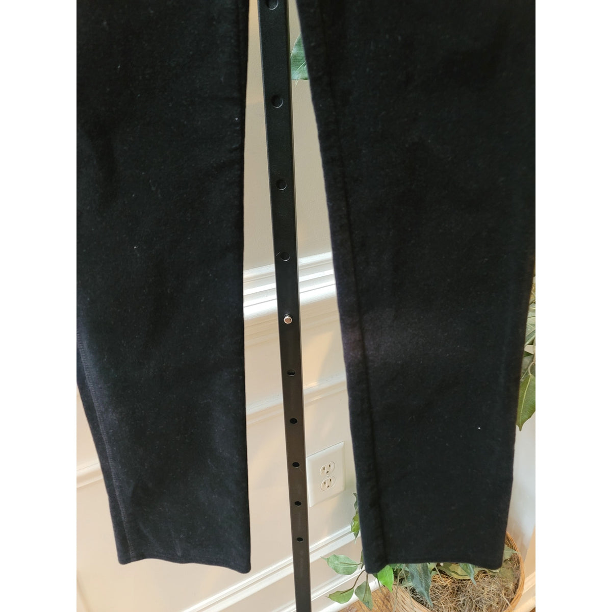 INC International Concepts Skinny Pants Women's Size 0P Black Velvet Stretch