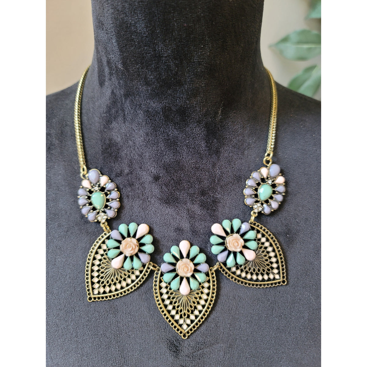 Women's Floral Statement Necklace With Lobster Clasp Lock And Gold Chain Design