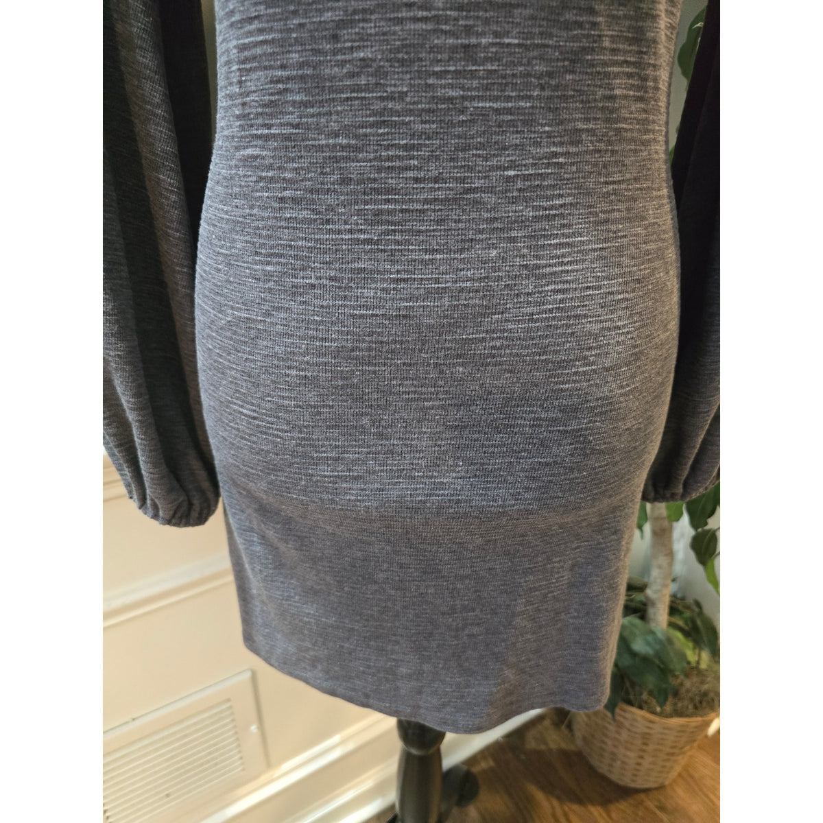 R Vivimos Knit Dress Women's Size Large Gray Solid Long Sleeves Crew Neck