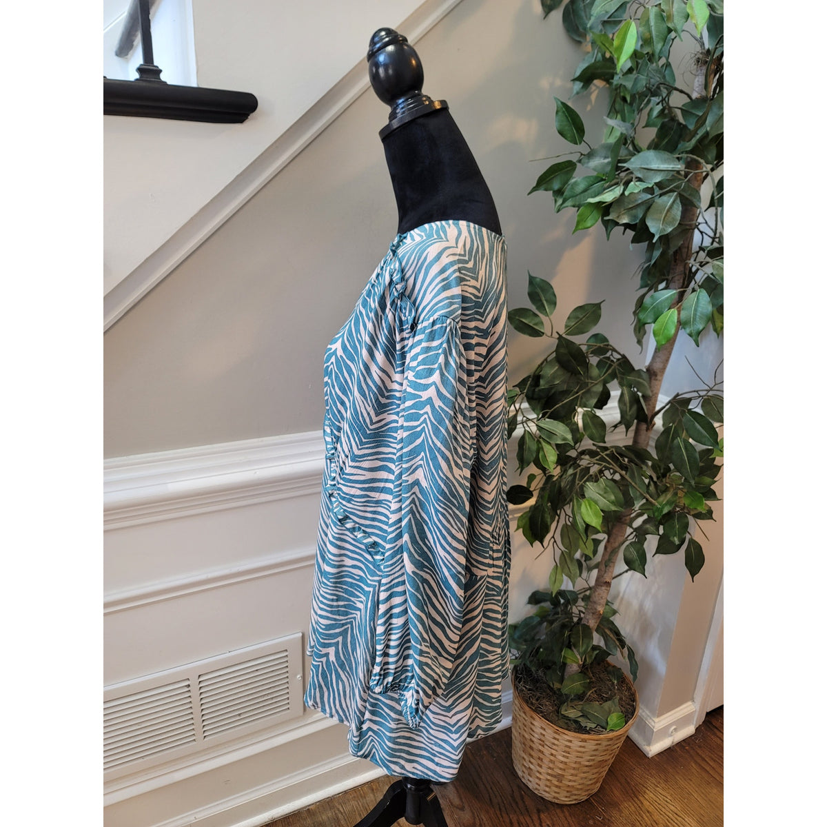 New Directions Blouse 2XL Teal Peach Zebra Ruffle Trim V-Neck Balloon Sleeve
