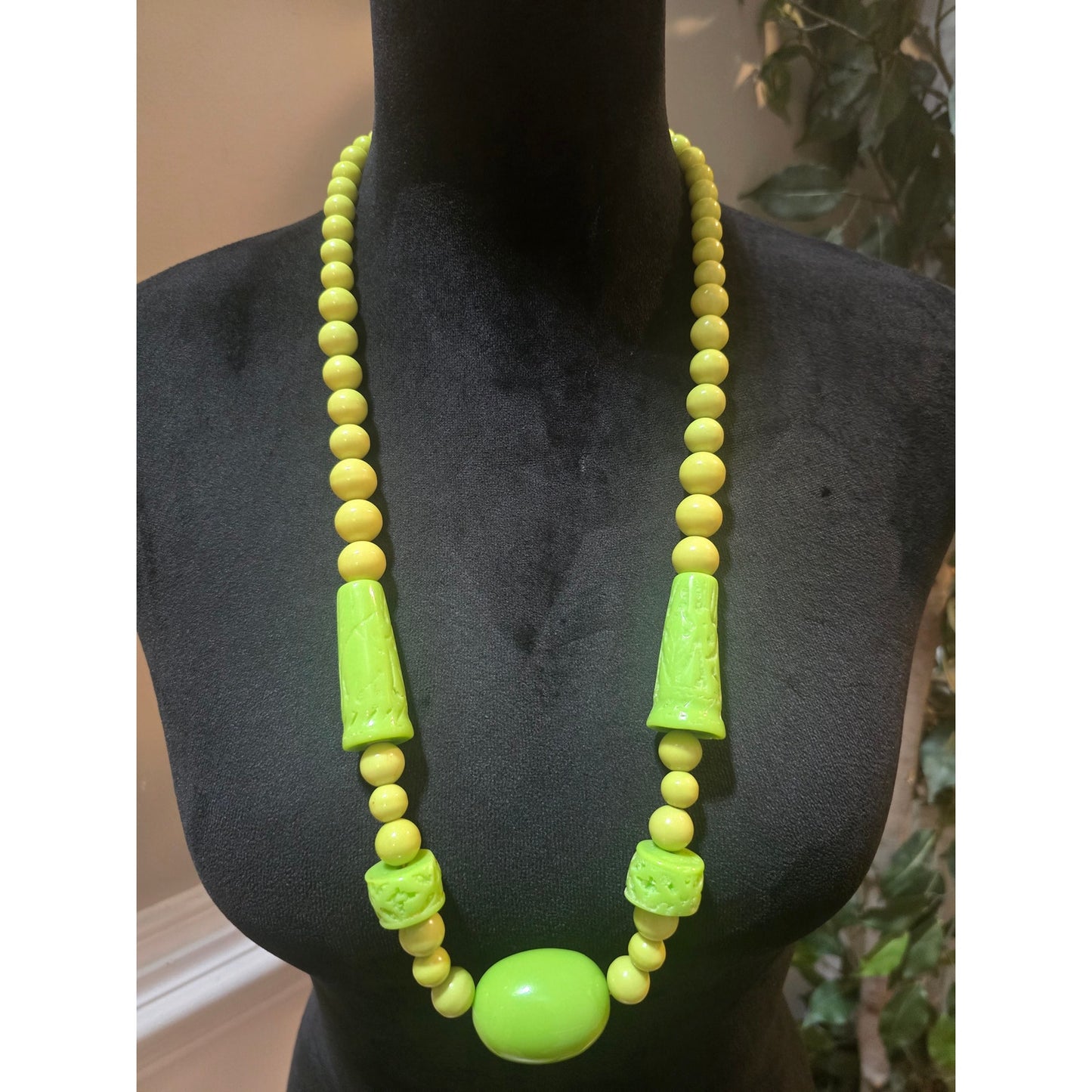Women's Vintage Style Green Beaded Necklace With Carved Accents Statement Jewelry