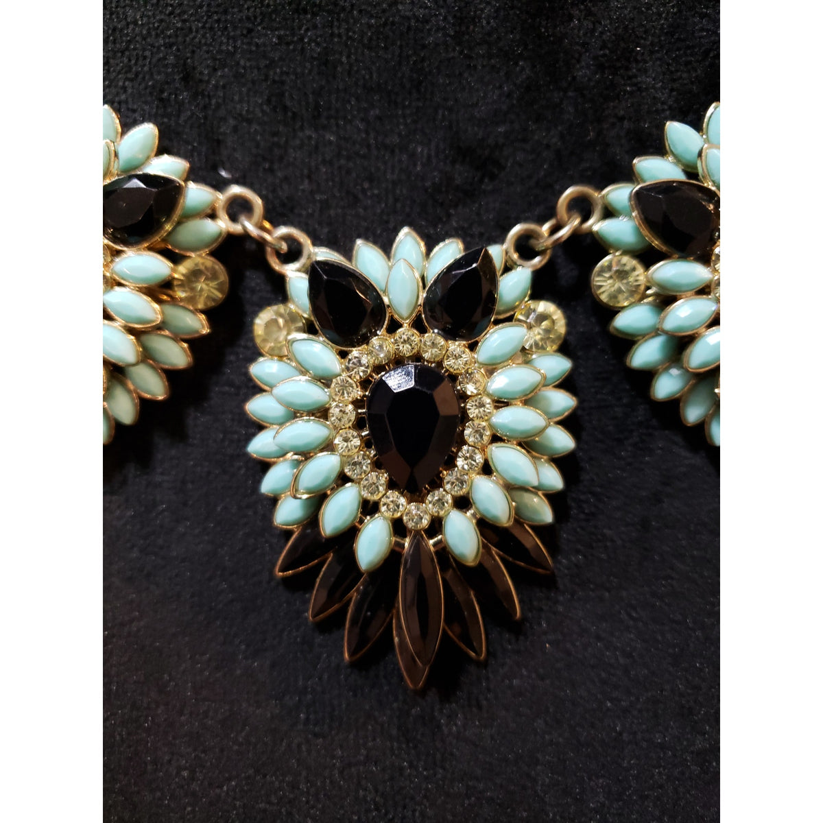 Women Black Blue Acrylic Beads Crystal Peacock Feathers Shape Statement Necklace