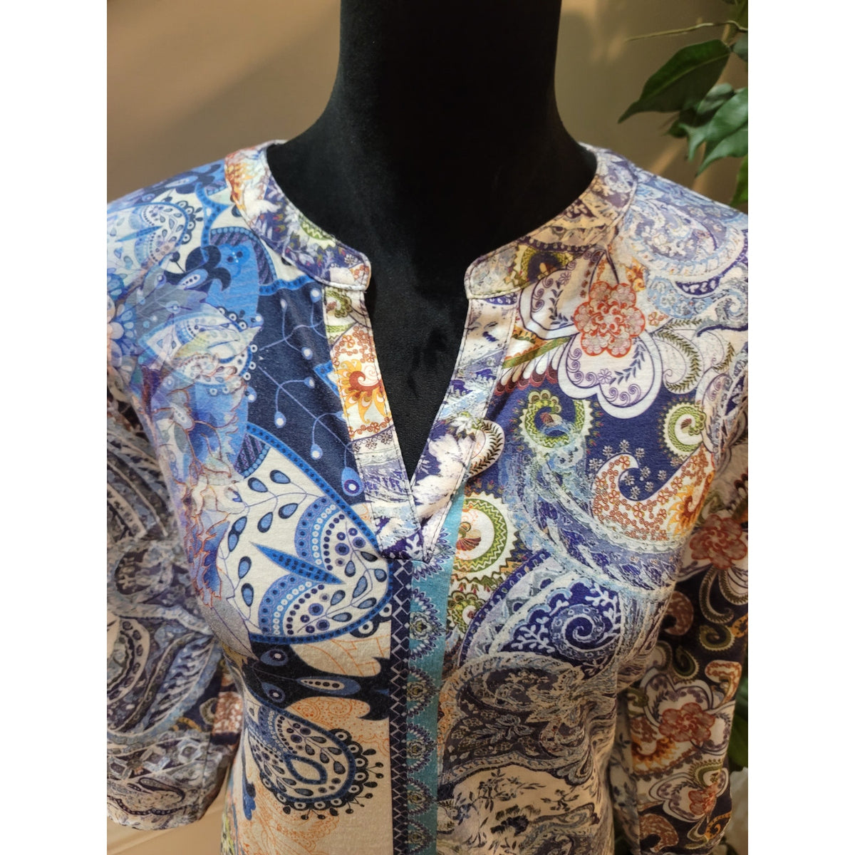 Chico’s Blouse Top Women's Size 1M Multicolor Paisley Split V-Neck 3/4 Sleeves