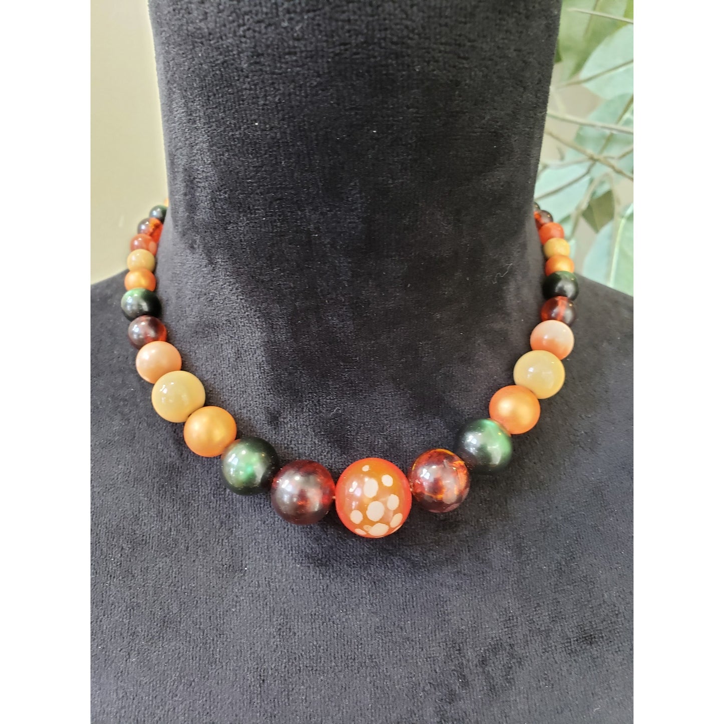 Women's Fashion Multi-Color Smooth Round Stone Collar Necklace with Hook & Eye
