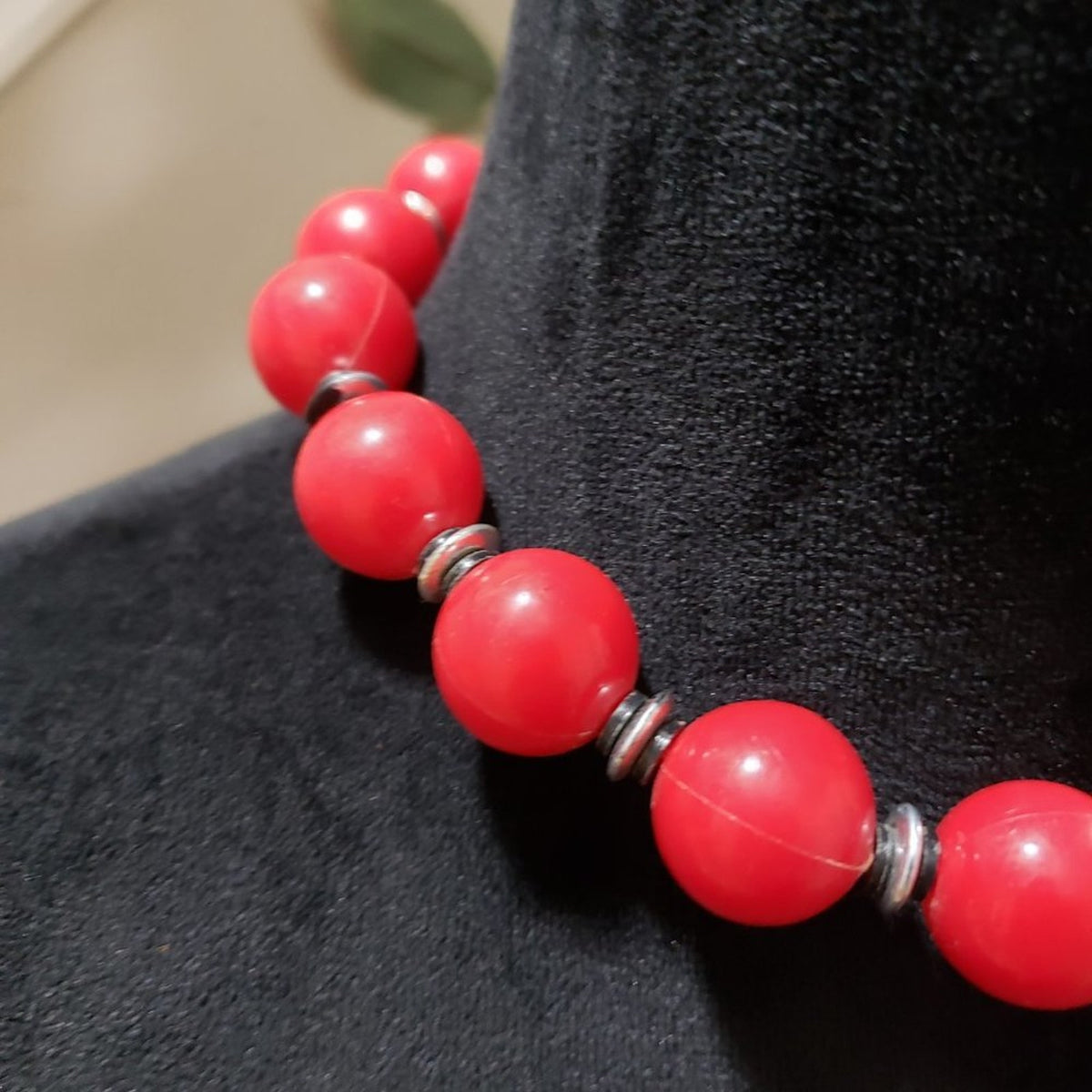 Womens Fashion Round Big Red Agate Beaded Bib Necklace Jewelry with Spring Clasp