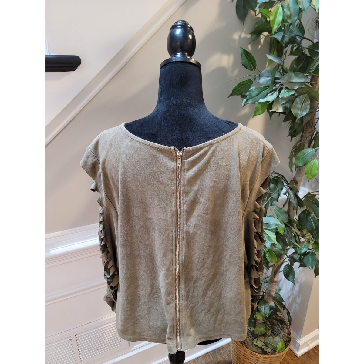 Fashion to Figure Blouse Women's 2X Olive Green Suede Scoop Cut-Out Full Sleeve