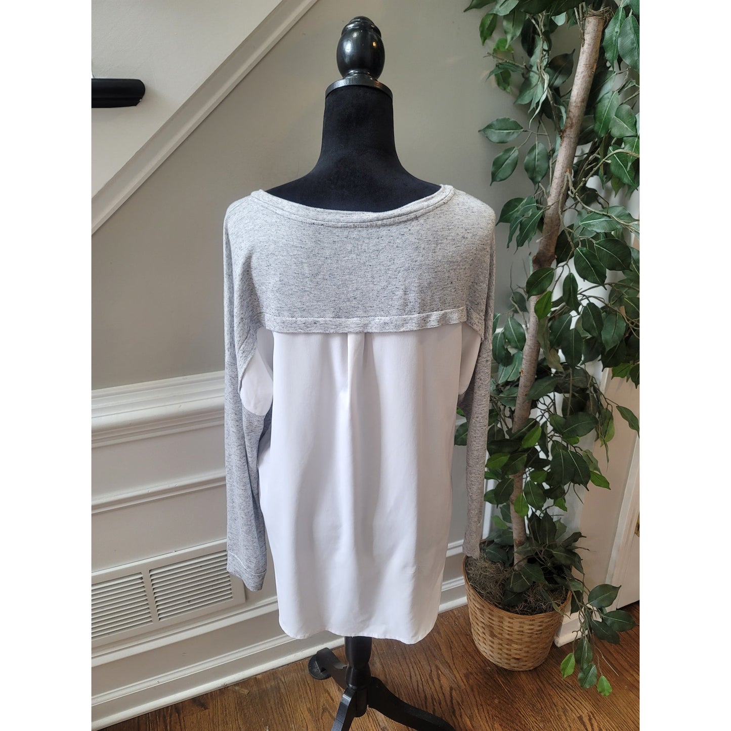 Soho Street Sweater Women's Size Medium Gray Long Sleeve Pullover Knit Casual