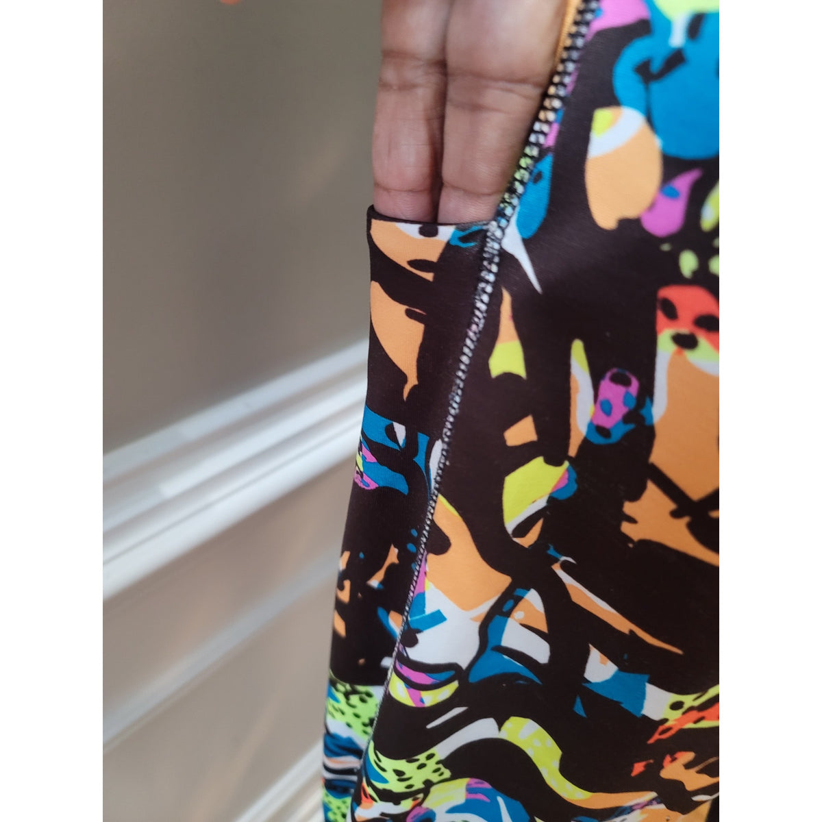 Tek Gear Workout Set Women’s Large Multicolor Abstract Cropped Leggings V-Neck