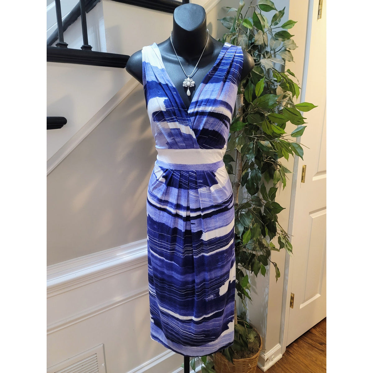 Karen Kane Sheath Dress Women's 1X Blue White Abstract Wrap V-Neck Casual Party