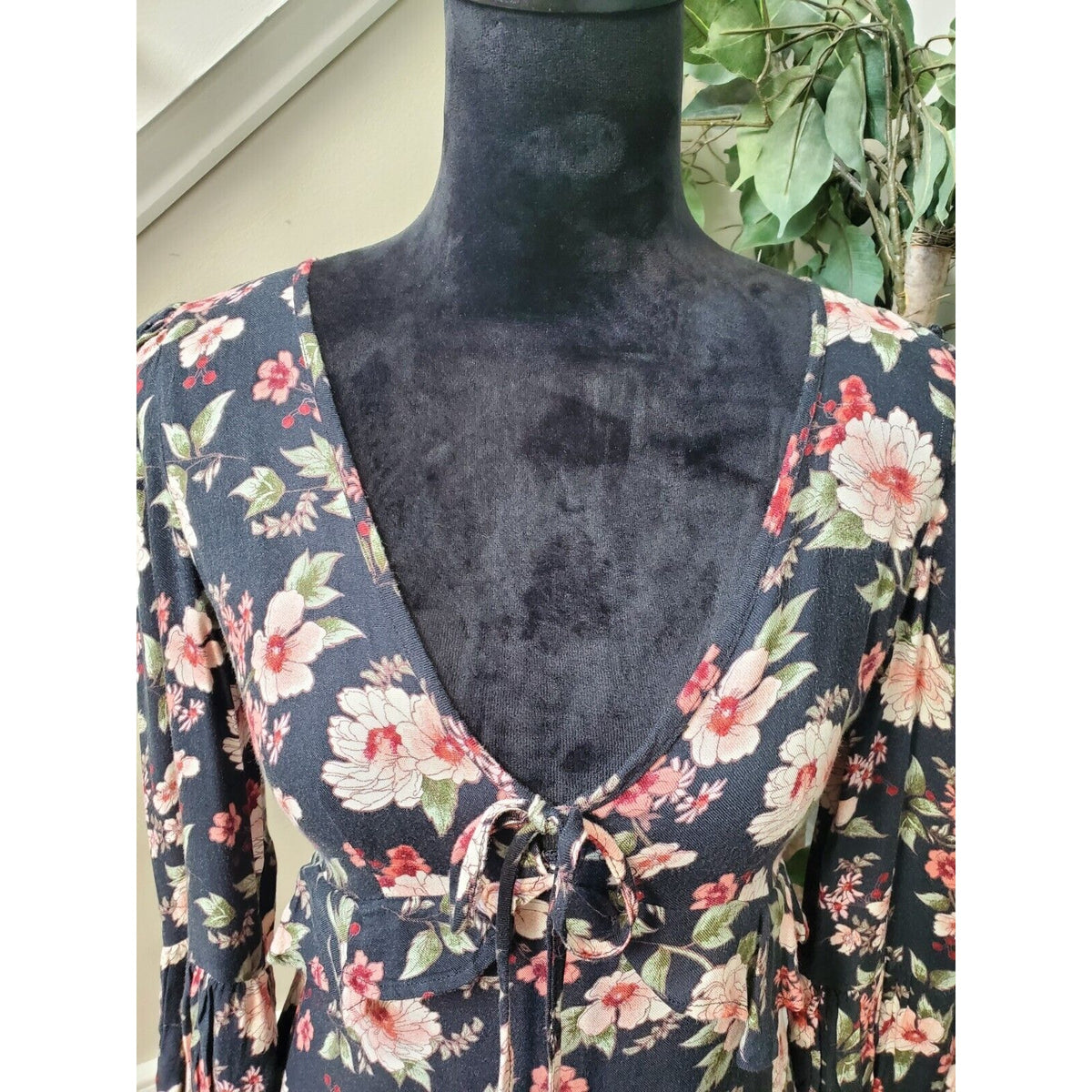 American Eagle Outfitters Women's Blue V-Neck Long Sleeve Knee Length Dress XS