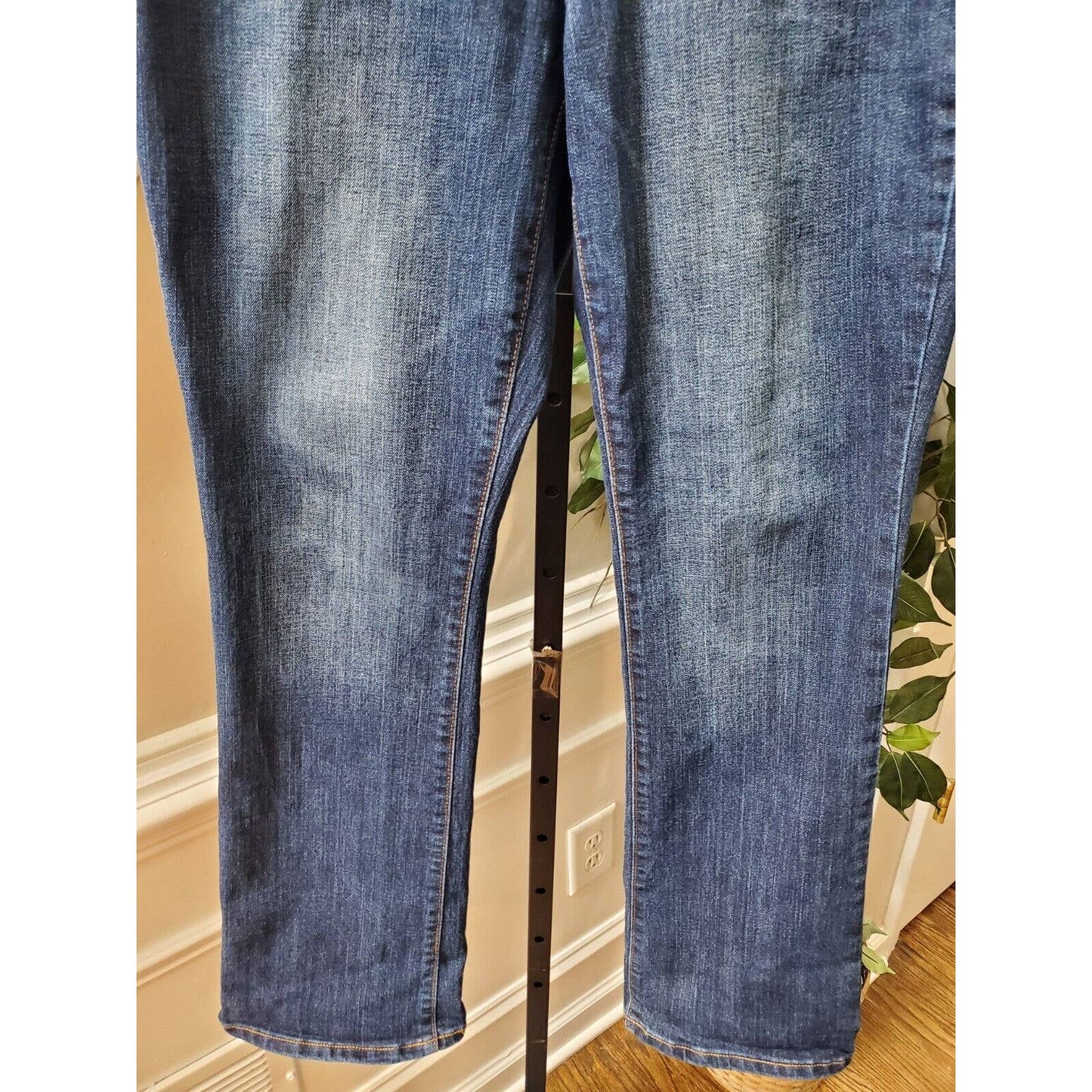 Old Navy Women's Blue Denim Cotton Mid Rise Curvy Bootcut Jeans Pants 8 Short