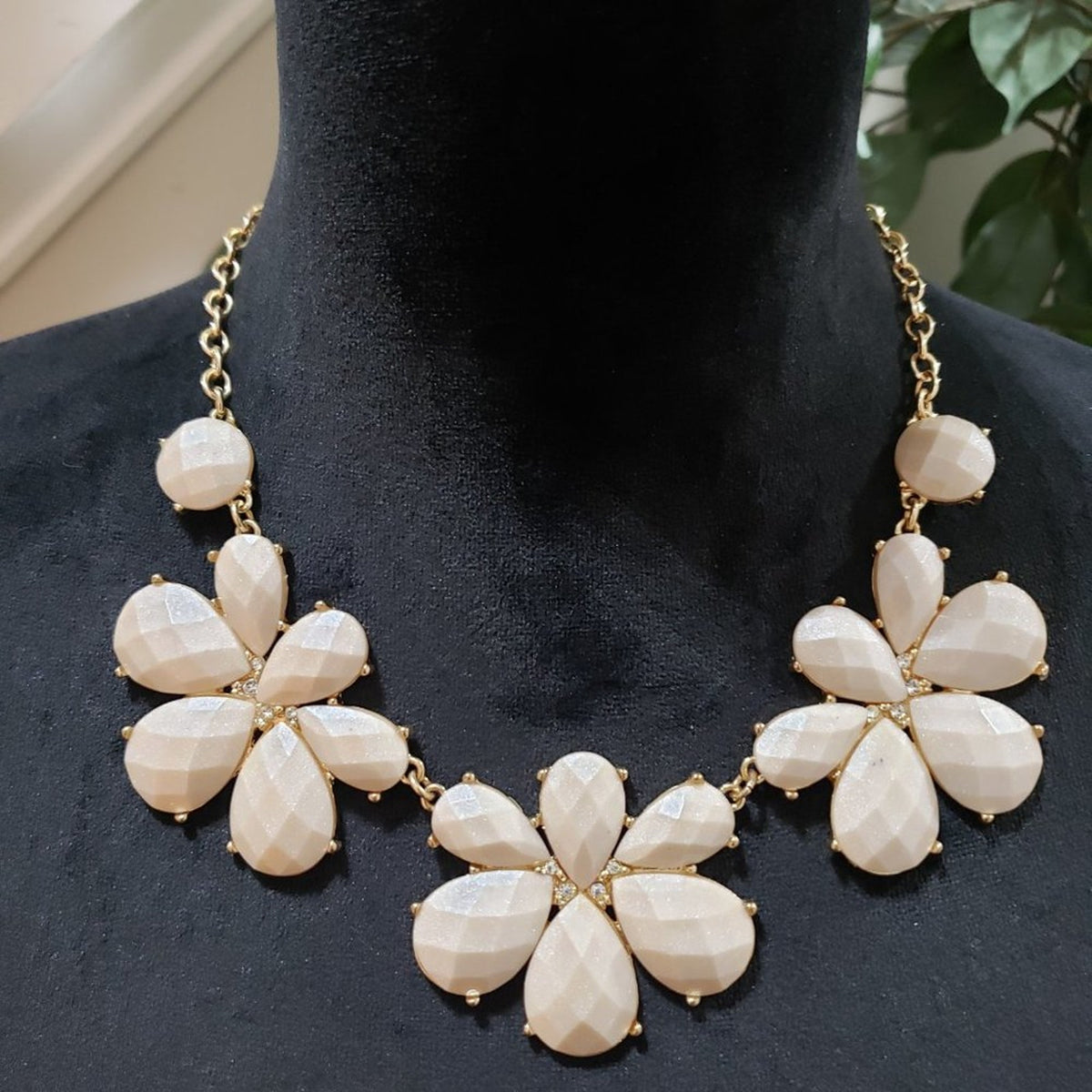 Womens Fashion Beige Rhinestone Flower Beaded Statement Necklace with Lobster