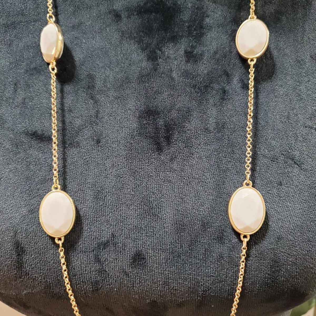 Women's White Round Beaded Link Chain Fashion Pendant Necklace