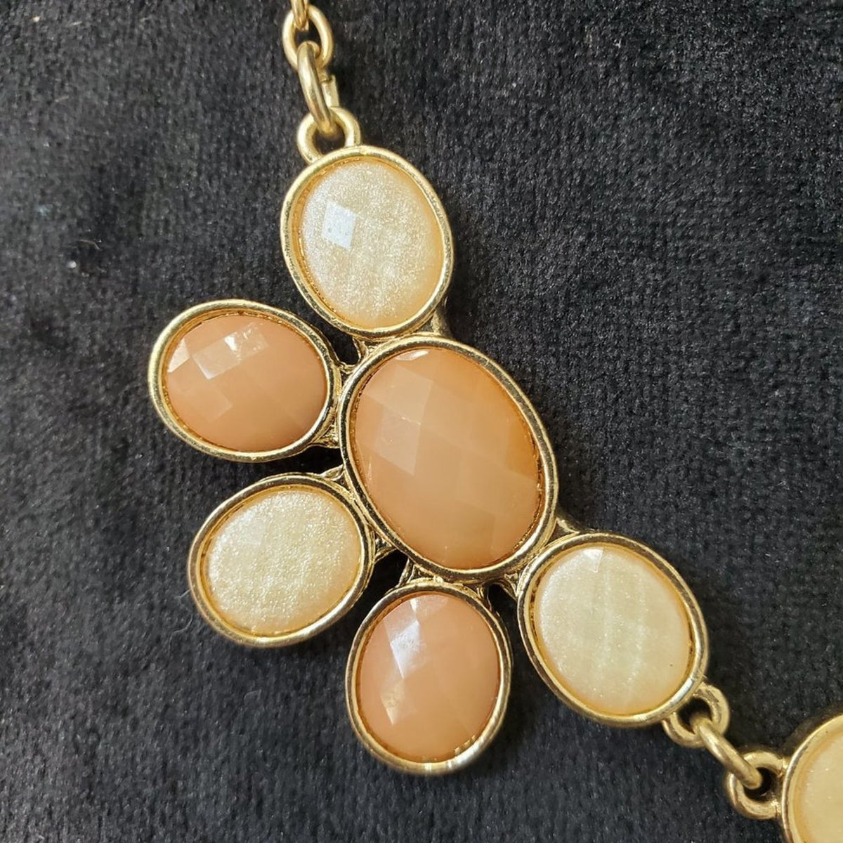 Women's Vintage Charming Charlie Ivory/Gold Tone Statement Necklace